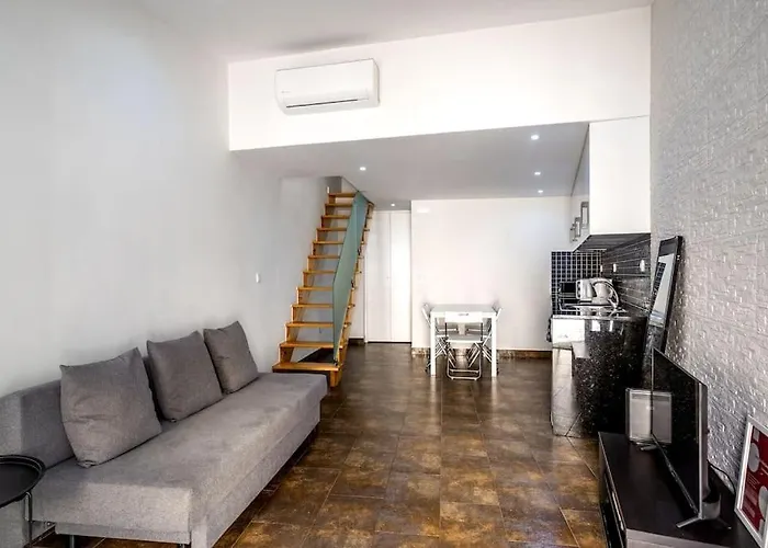 Cozy Ground Floor Studio With Ac And Loft Bedroom