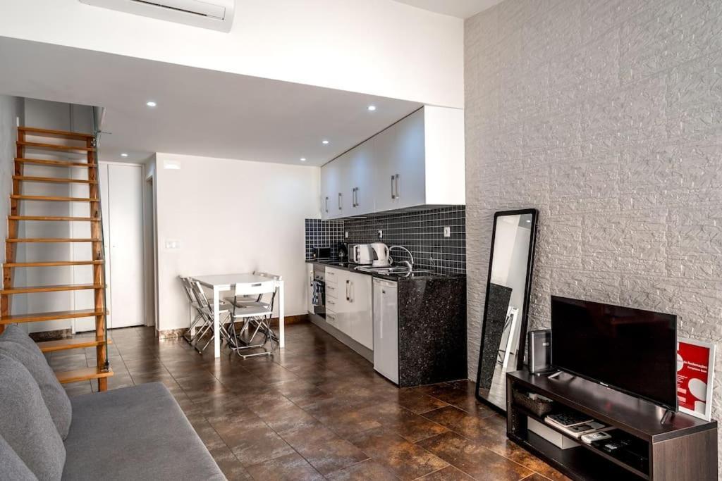 Cozy Ground Floor With Ac And Loft Bedroom Lisbon